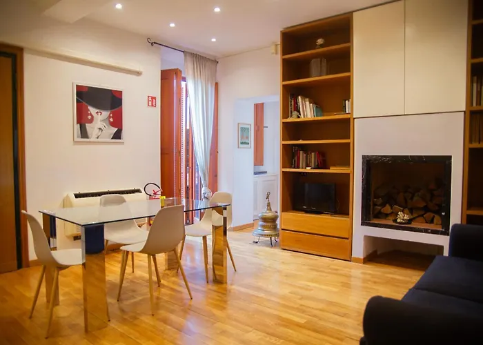 Via Delle Carrozze, Piazza Di Spagna Apartamento